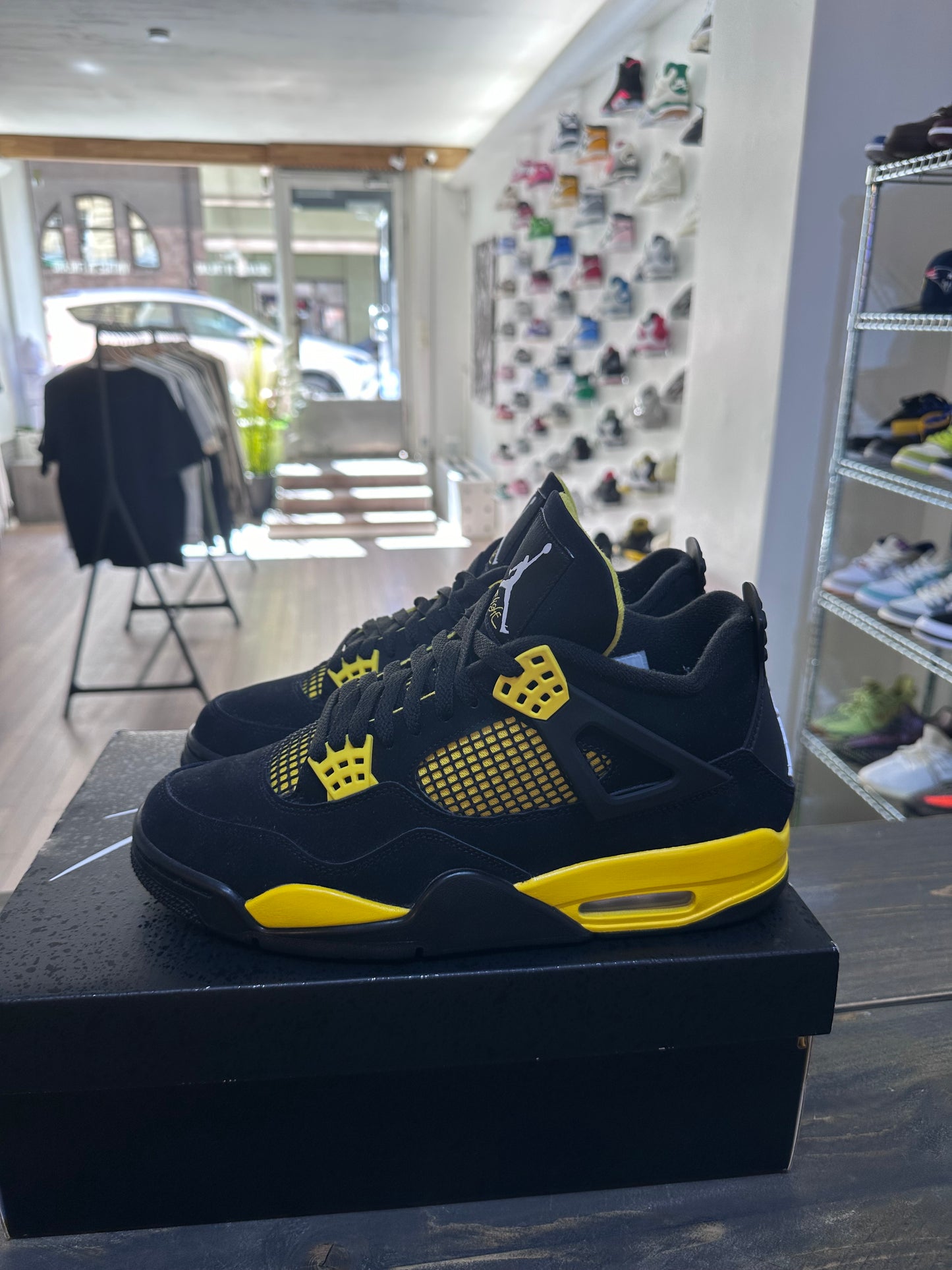 Jordan 4 Retro Thunder (2023) (Eu: 44)