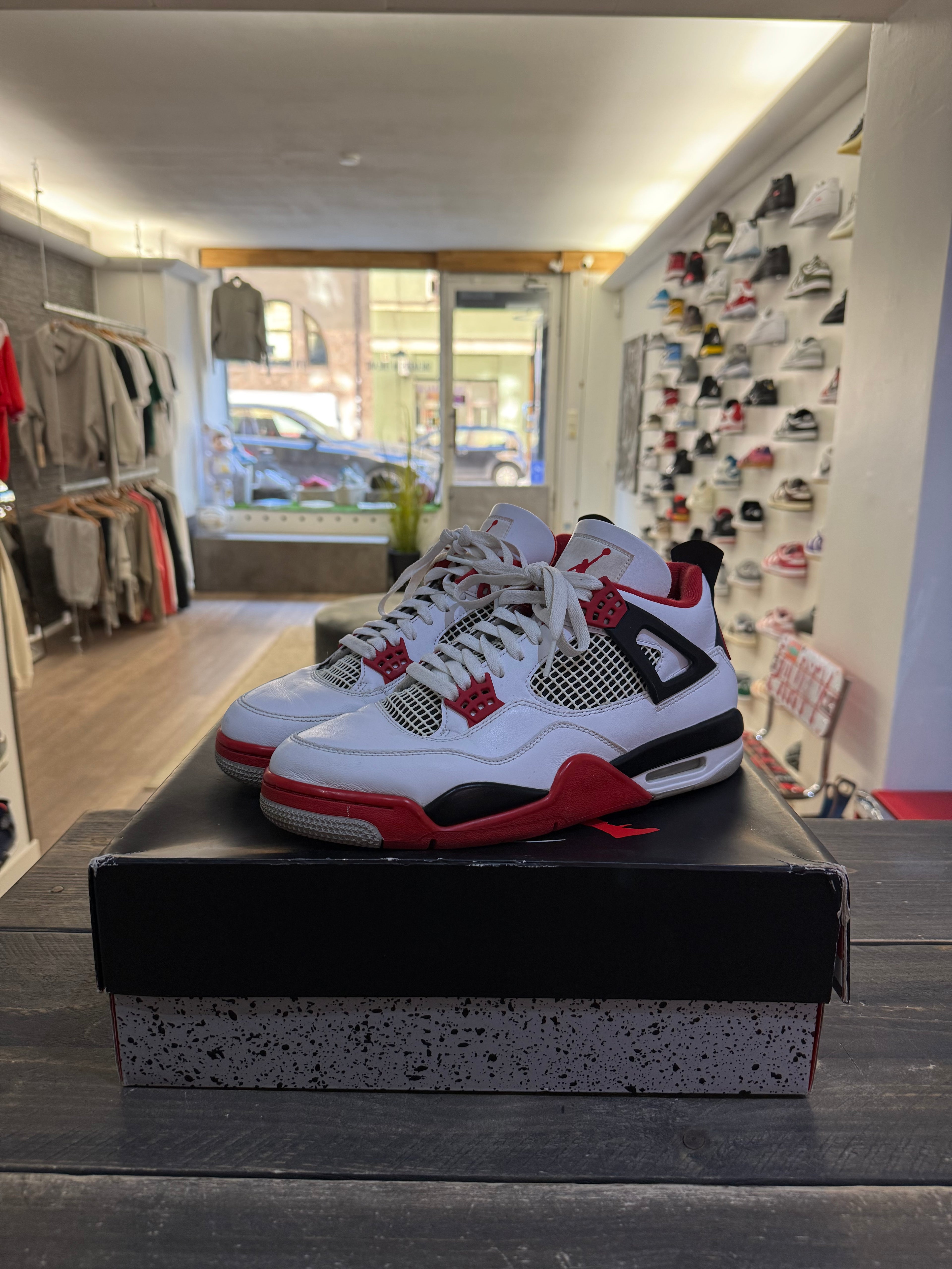 Jordan 4 Retro Fire Red (2020) (Eu: 44,5)