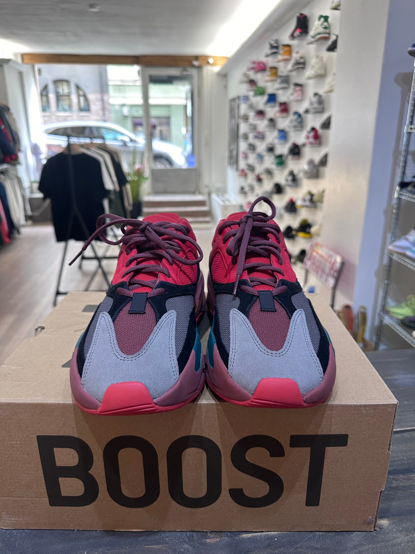 Yeezy Boost 700 Hi-Res Red (Eu: 44 2/3)