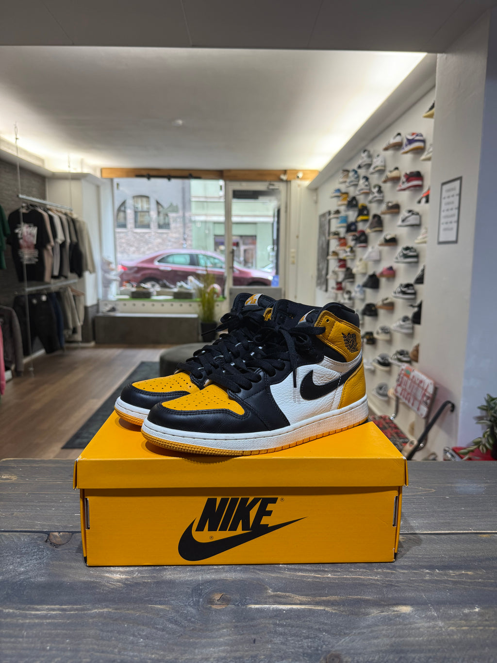 Jordan 1 Retro High OG Yellow Toe (Eu:47.5)