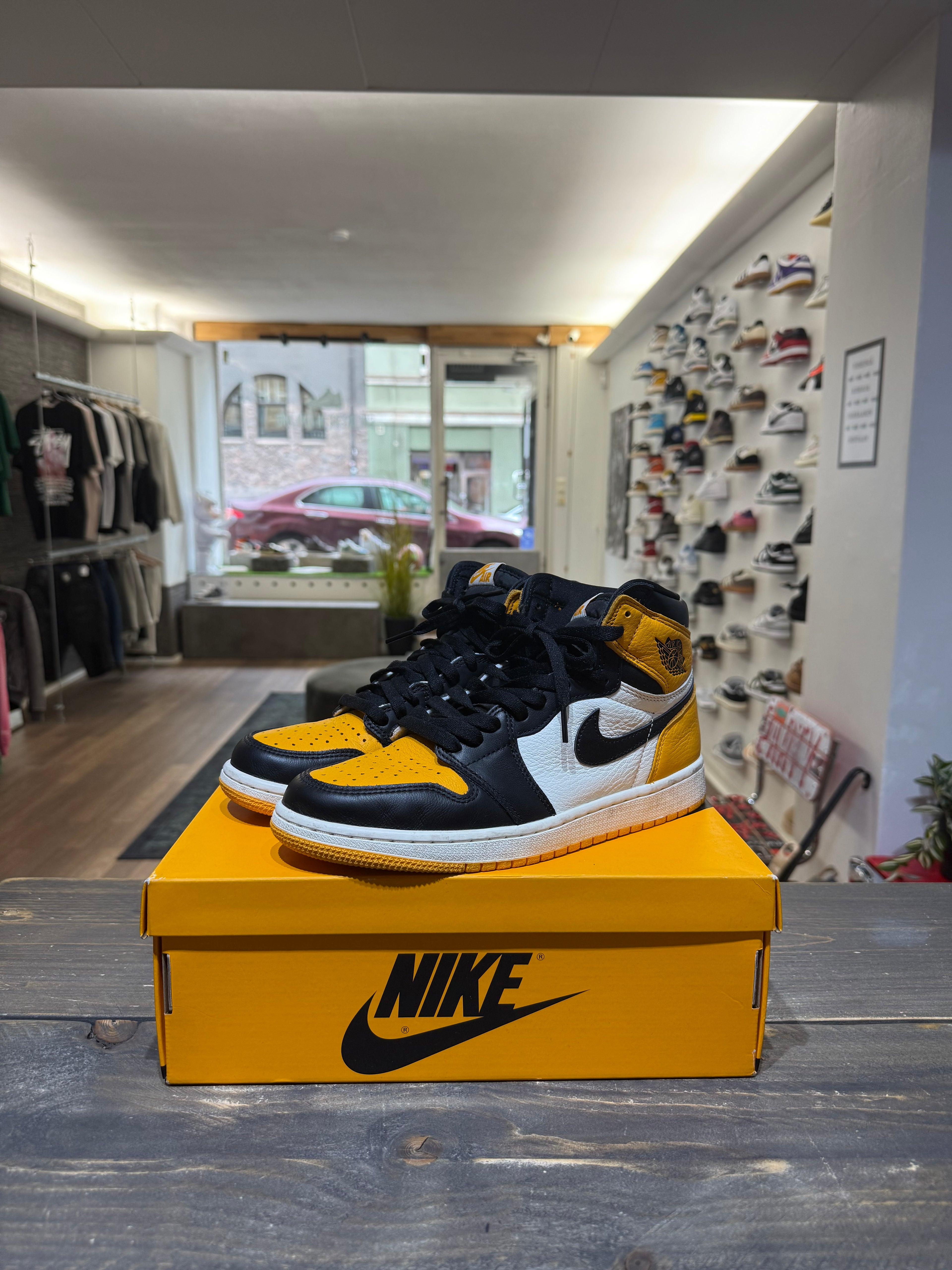 Jordan 1 Retro High OG Yellow Toe (Eu:47.5)
