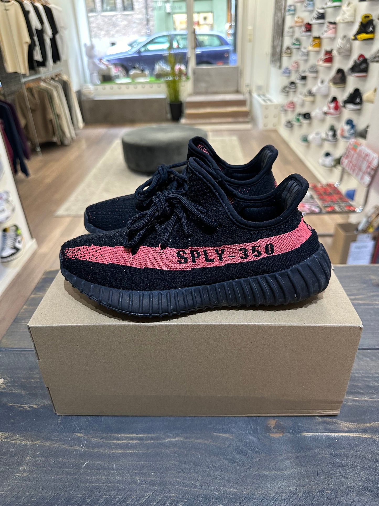 Yeezy Boost 350 V2 Core Black Red (Eu: 37 1/3)