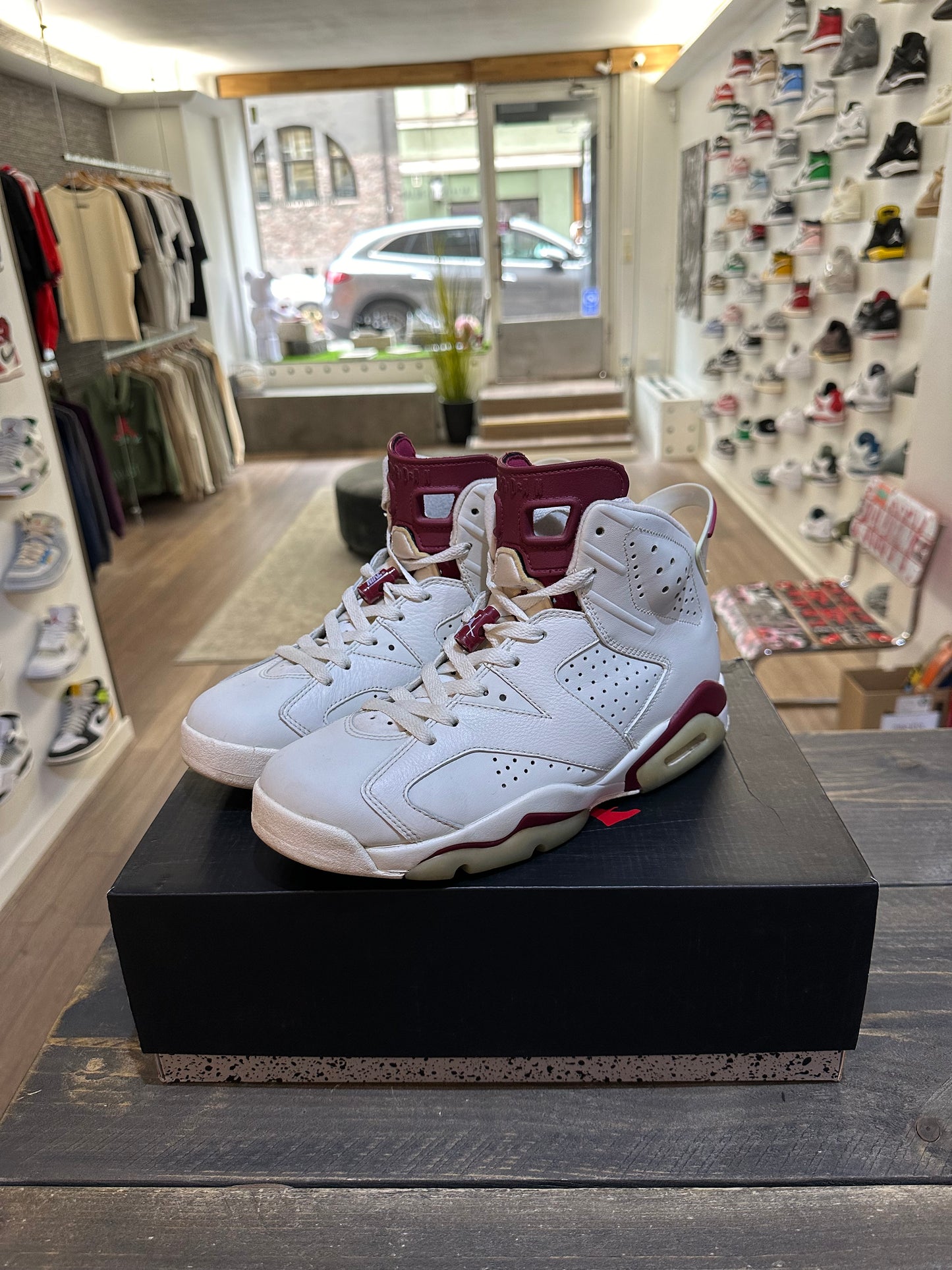 Jordan 6 Retro Maroon (Eu: 40)