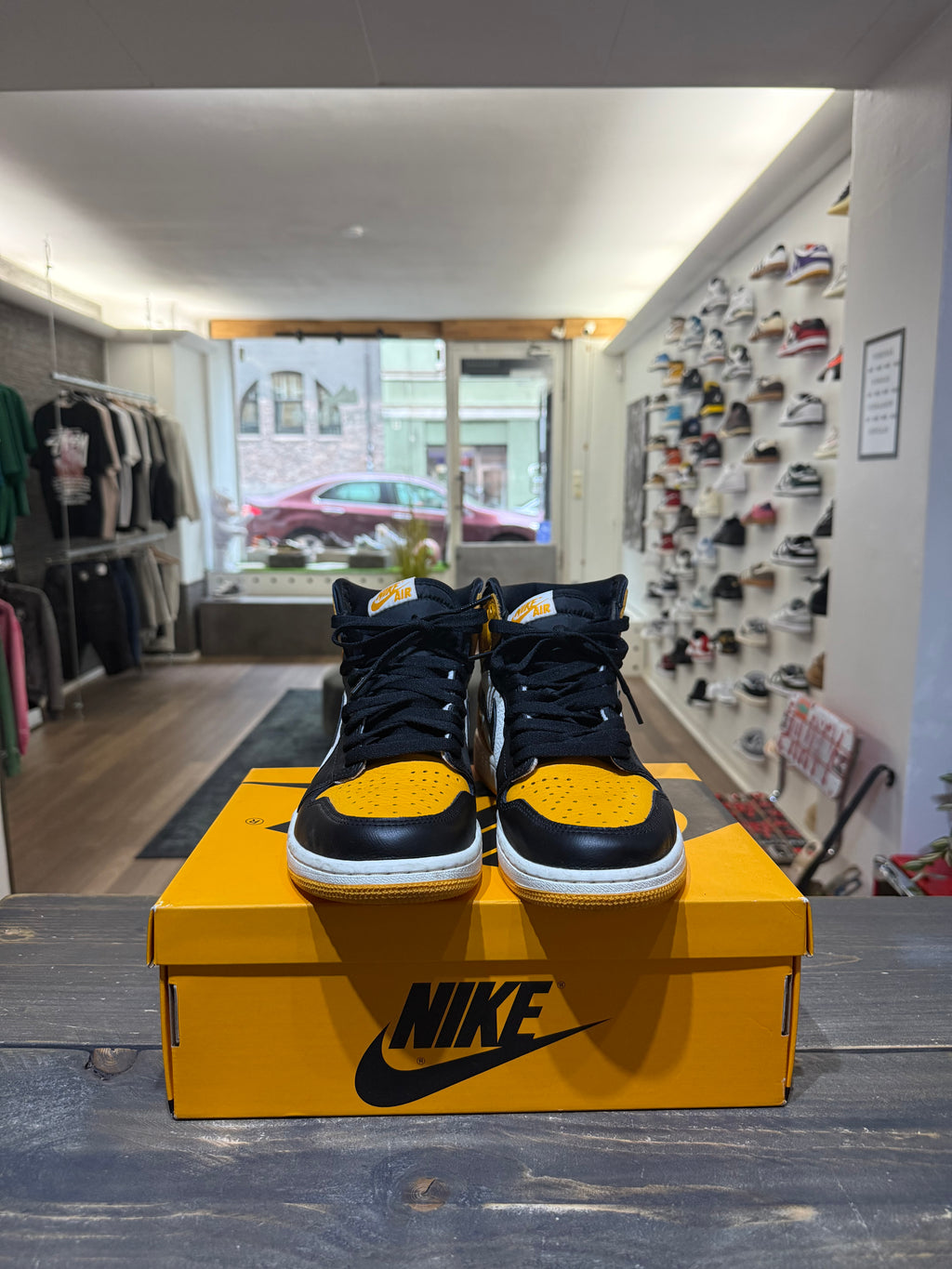 Jordan 1 Retro High OG Yellow Toe (Eu:47.5)