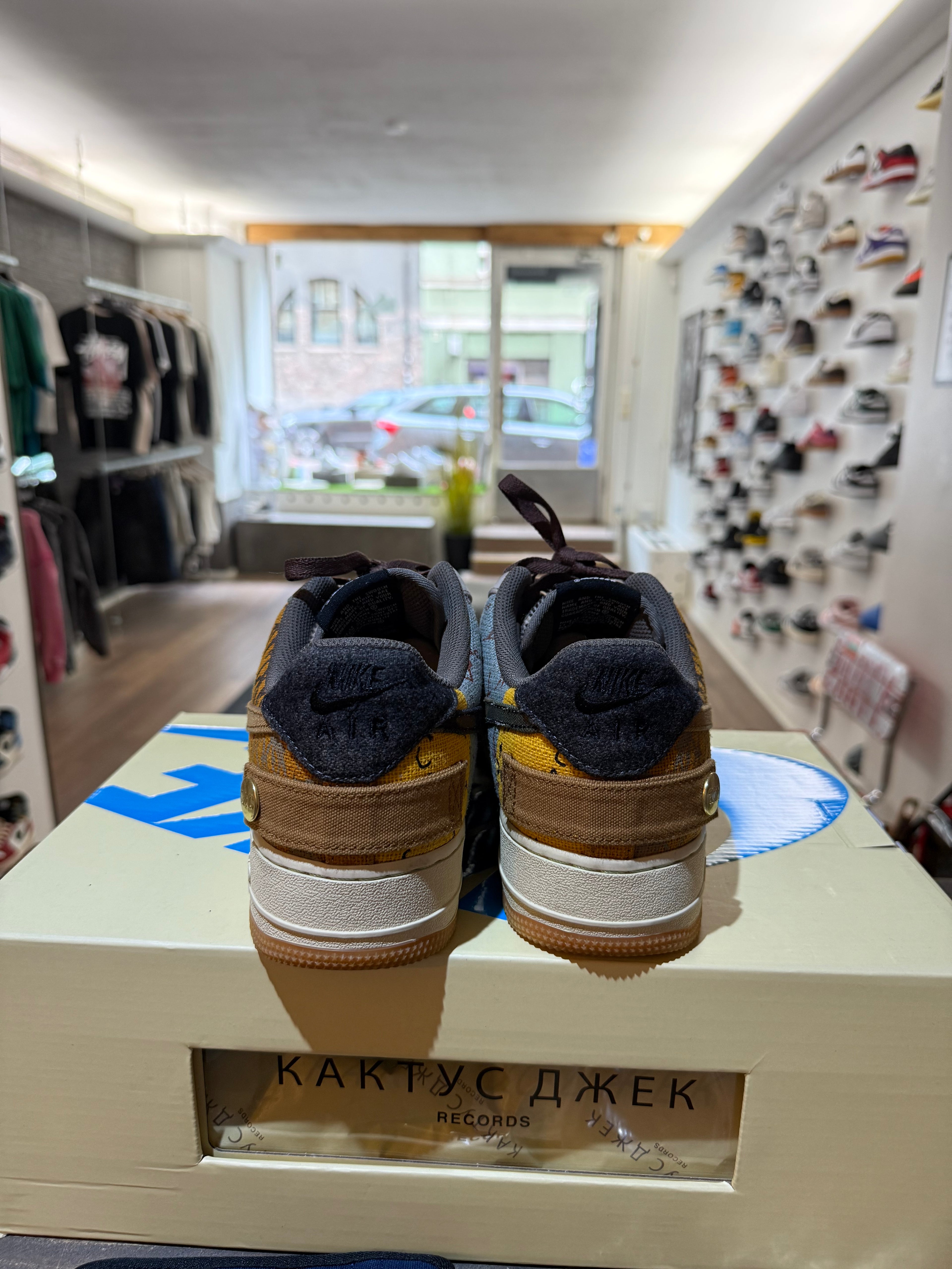 Nike Air Force 1 Low Travis Scott Cactus Jack (Eu:43)