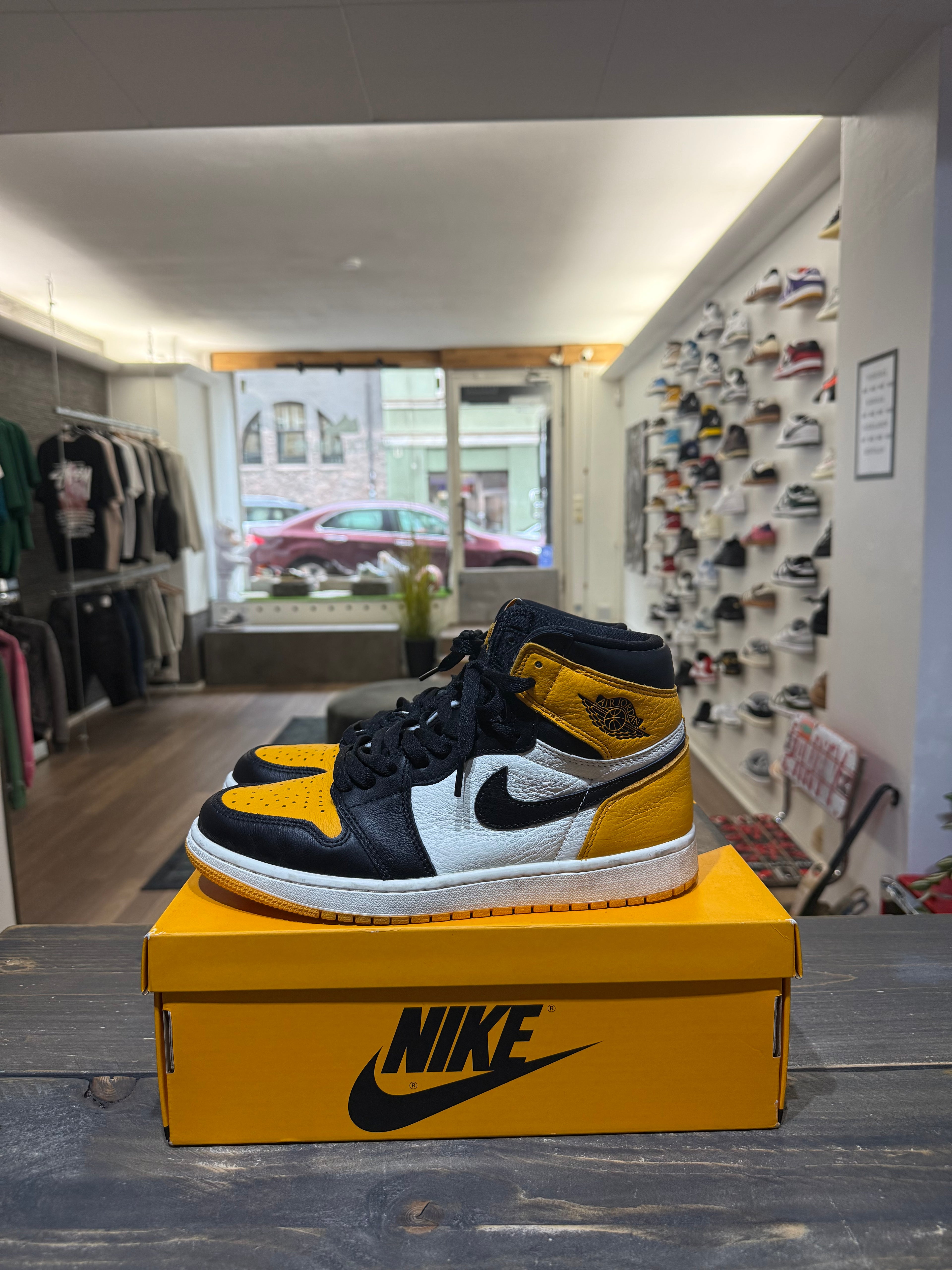 Jordan 1 Retro High OG Yellow Toe (Eu:47.5)