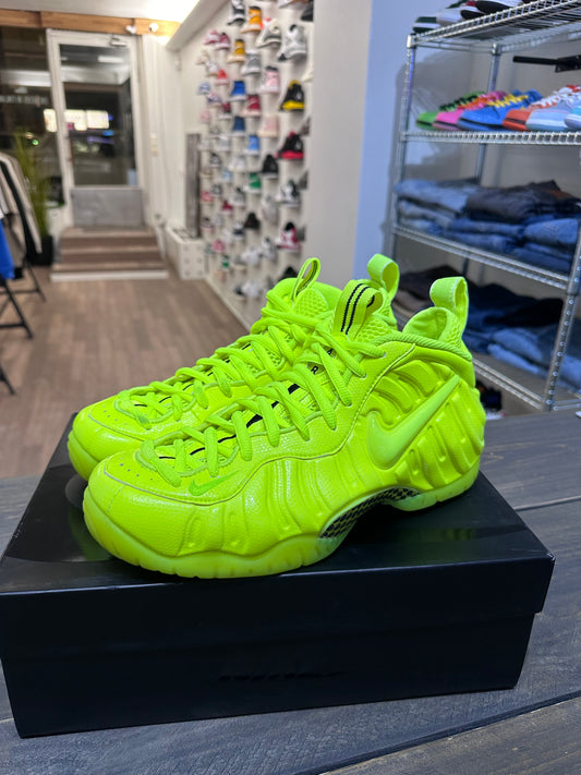 Nike Air Foamposite Pro Volt (2021)