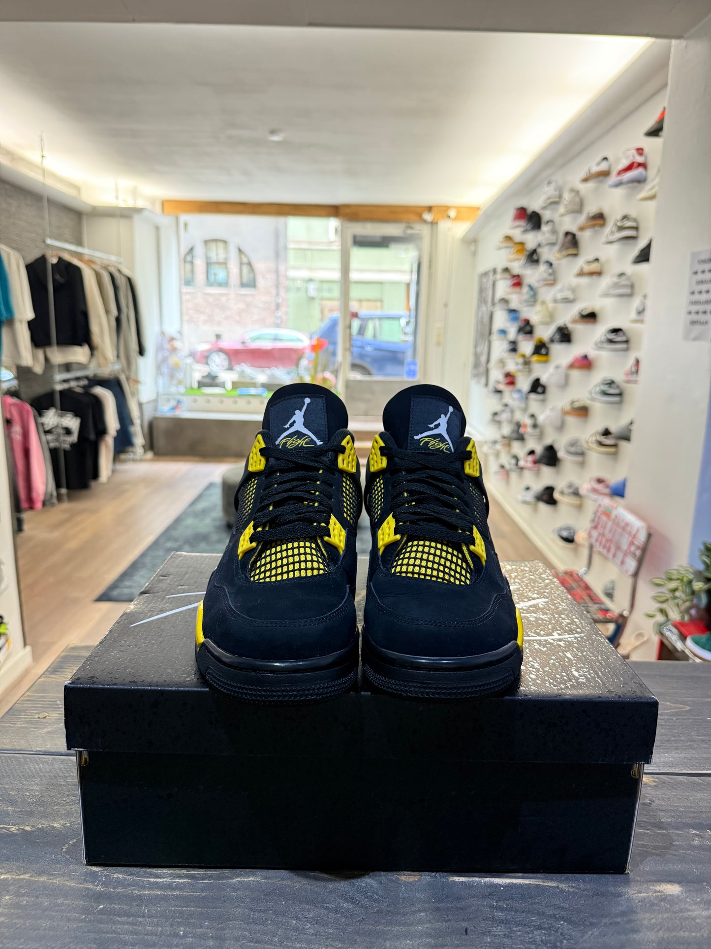 Jordan 4 Retro Thunder (2023) (Eu:44)