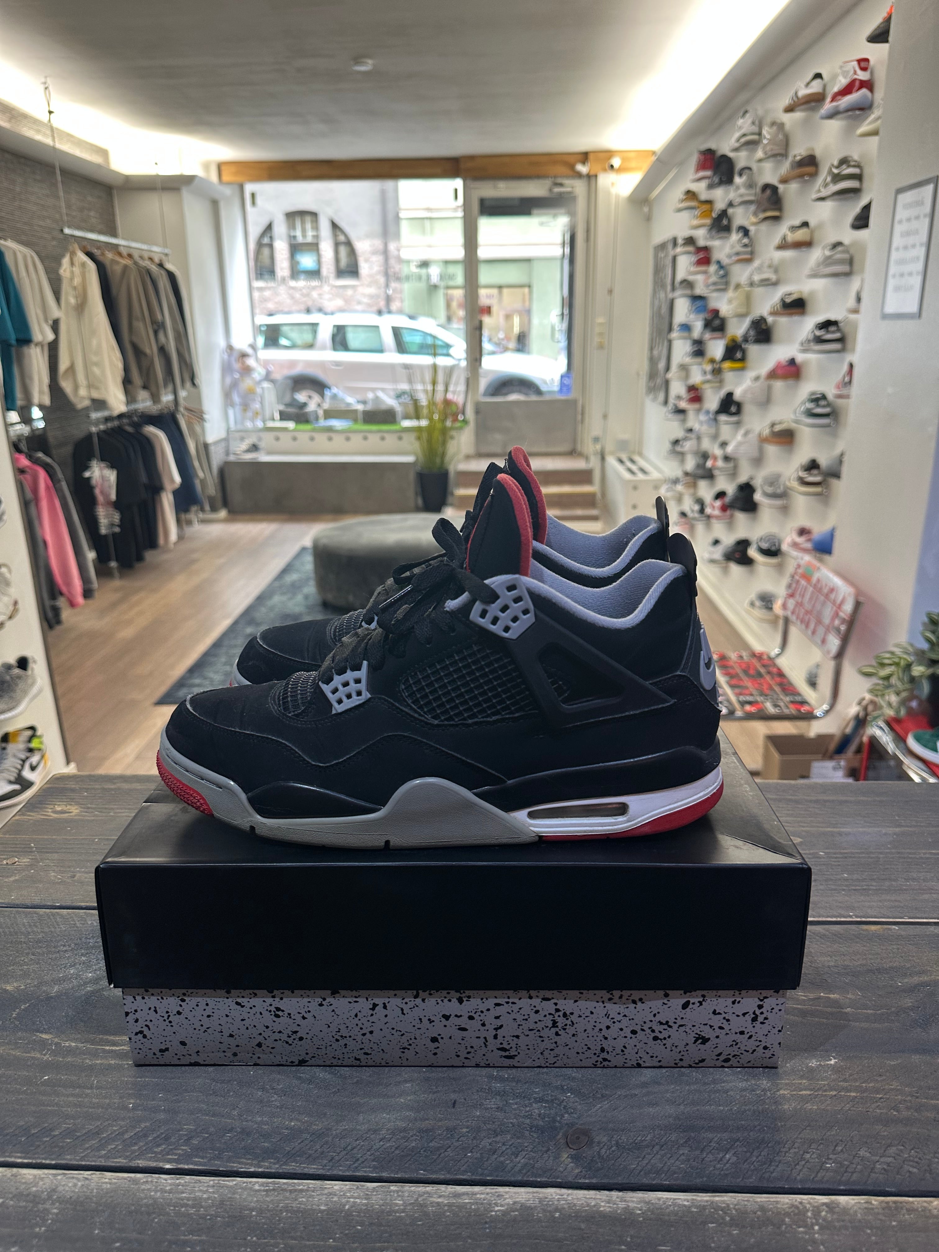 Jordan 4 Bred 2019 (Eu: 46)