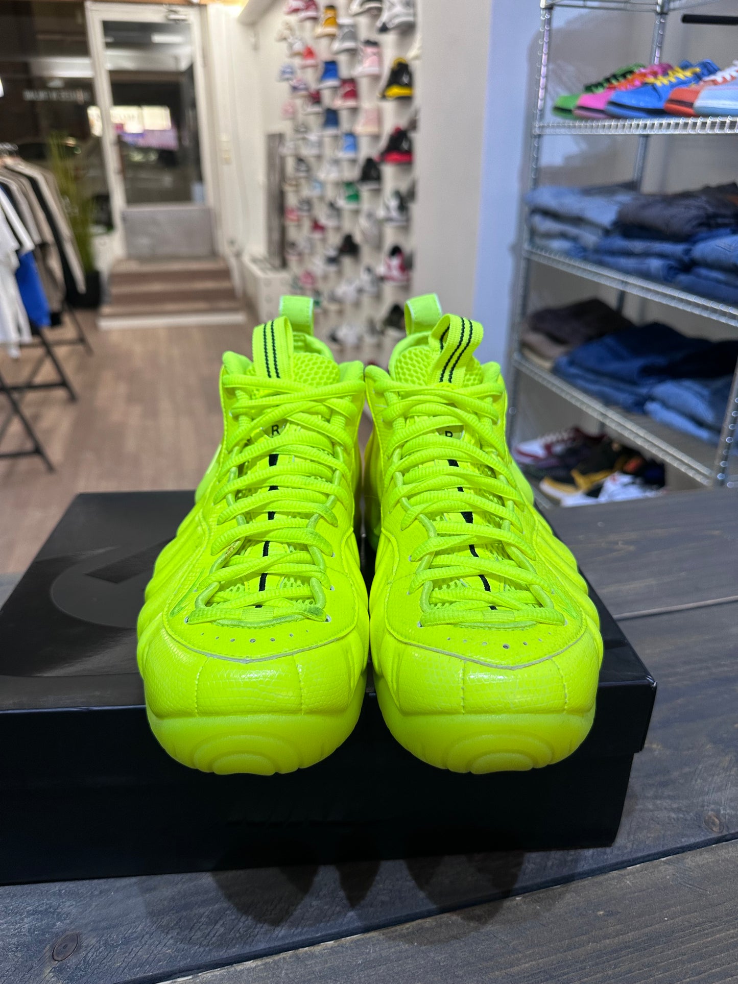 Nike Air Foamposite Pro Volt (2021)