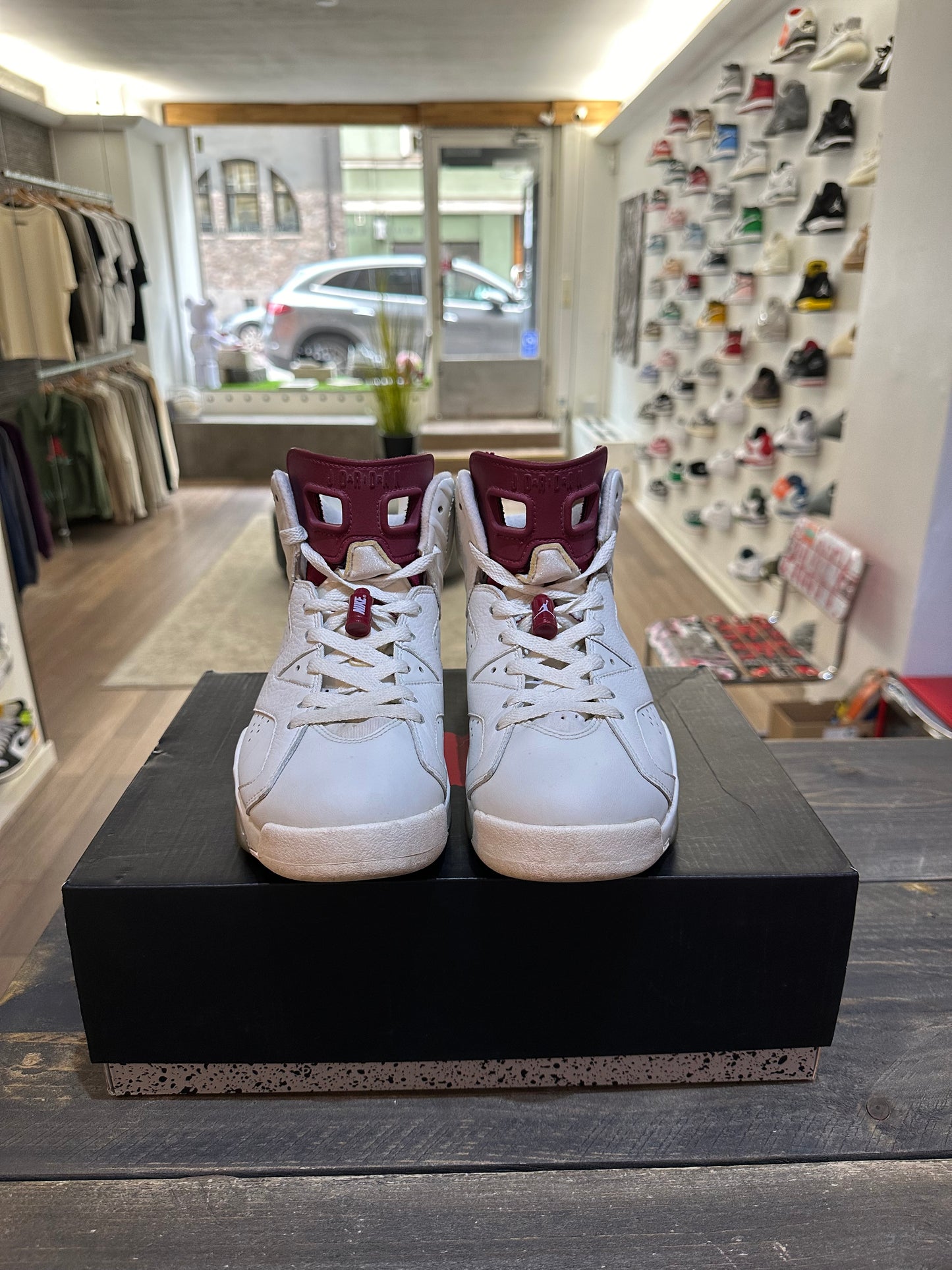 Jordan 6 Retro Maroon (Eu: 40)