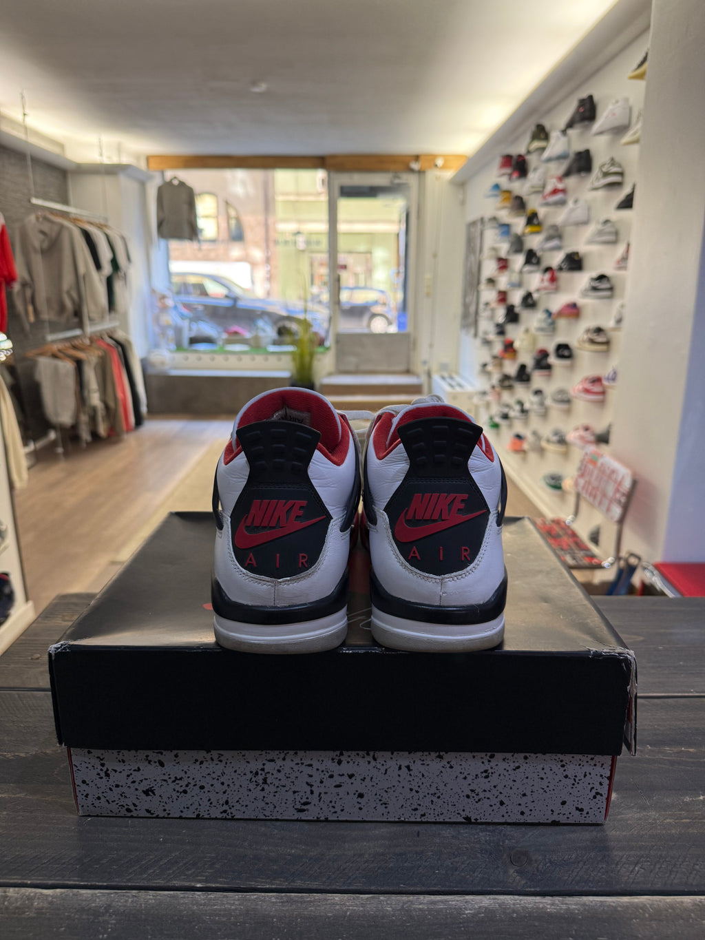 Jordan 4 Retro Fire Red (2020) (Eu: 44,5)