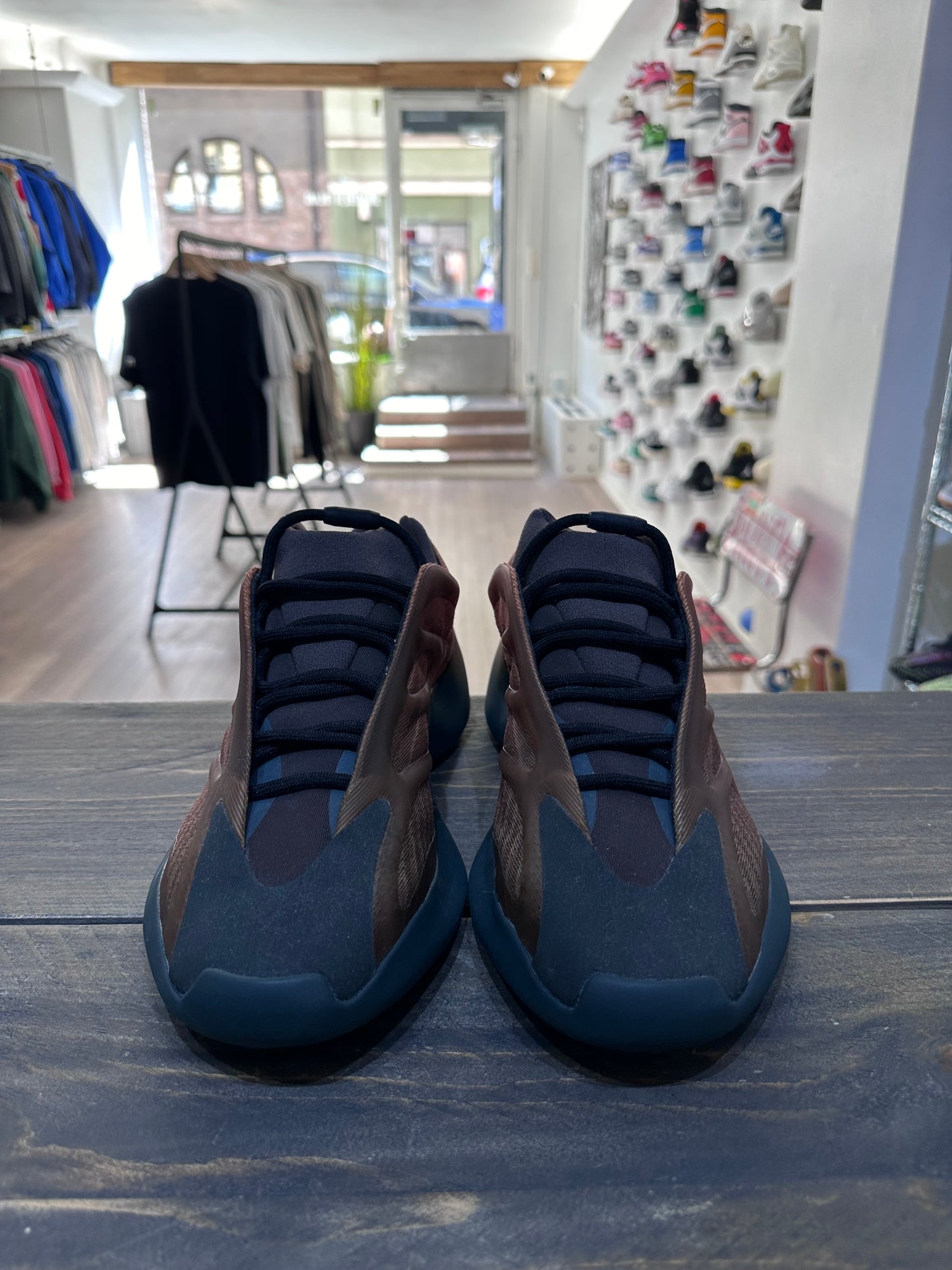 Yeezy 700 V3 Copper Fade (Eu:44)