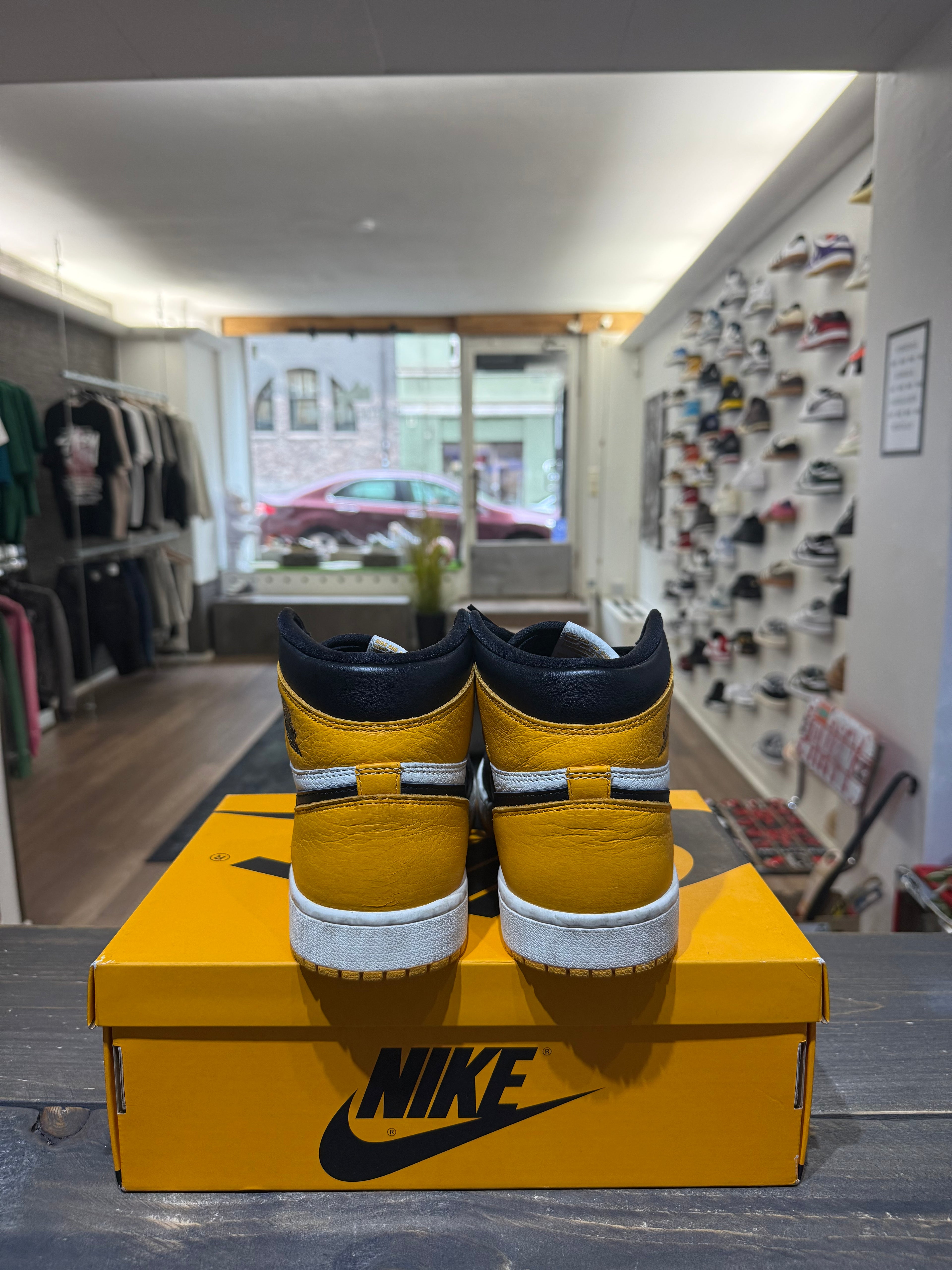 Jordan 1 Retro High OG Yellow Toe (Eu:47.5)