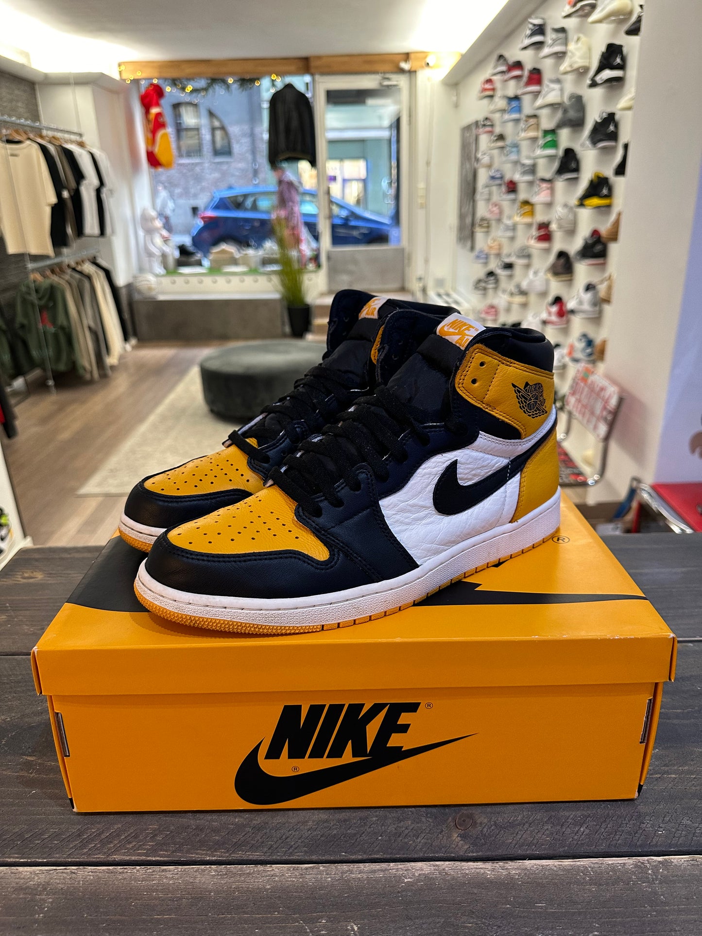 Jordan 1 Retro High OG Yellow Toe (Eu:47,5)