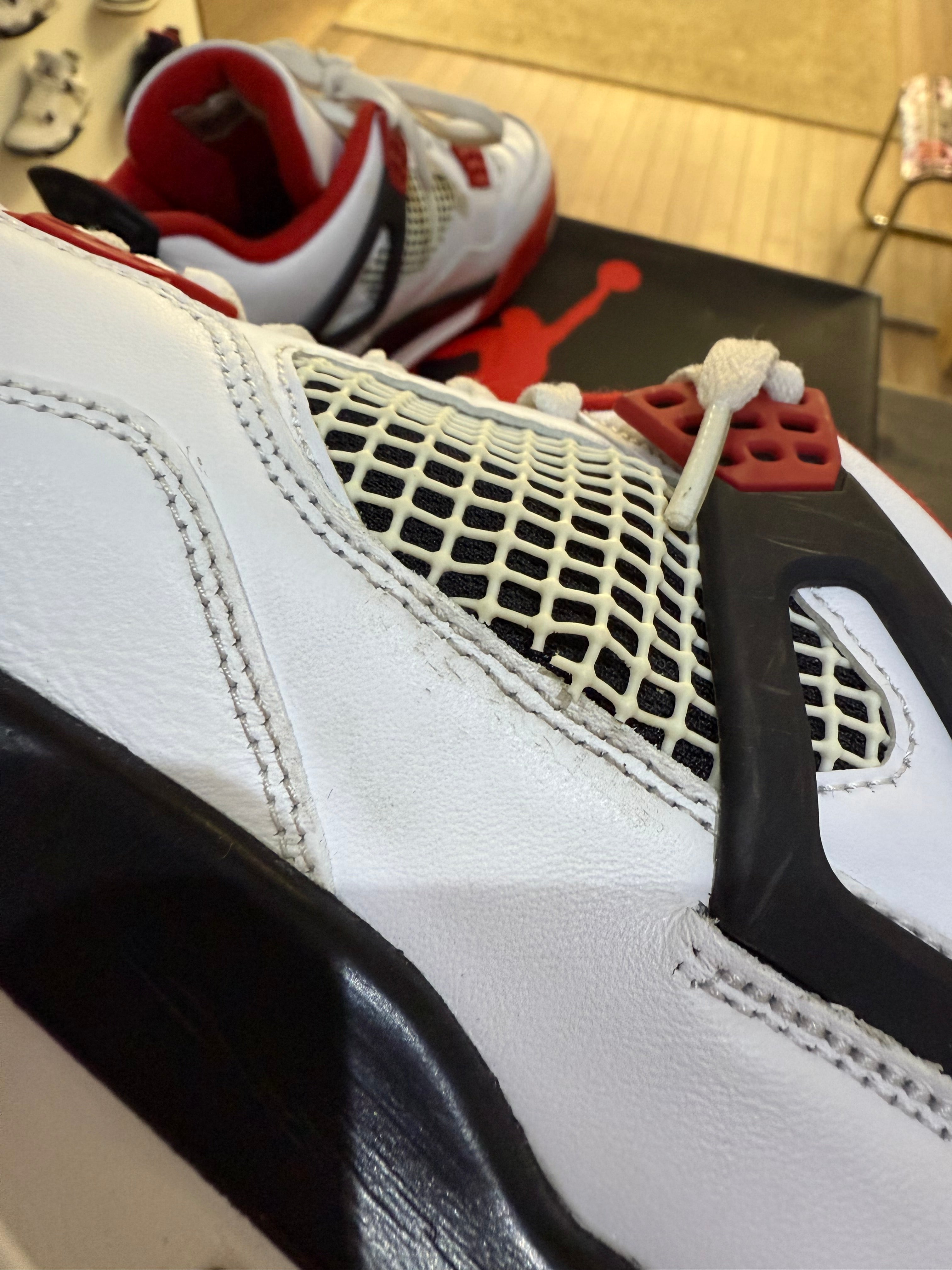 Jordan 4 Retro Fire Red (2020) (Eu: 44,5)