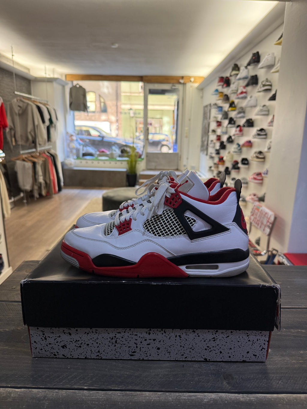 Jordan 4 Retro Fire Red (2020) (Eu: 44,5)