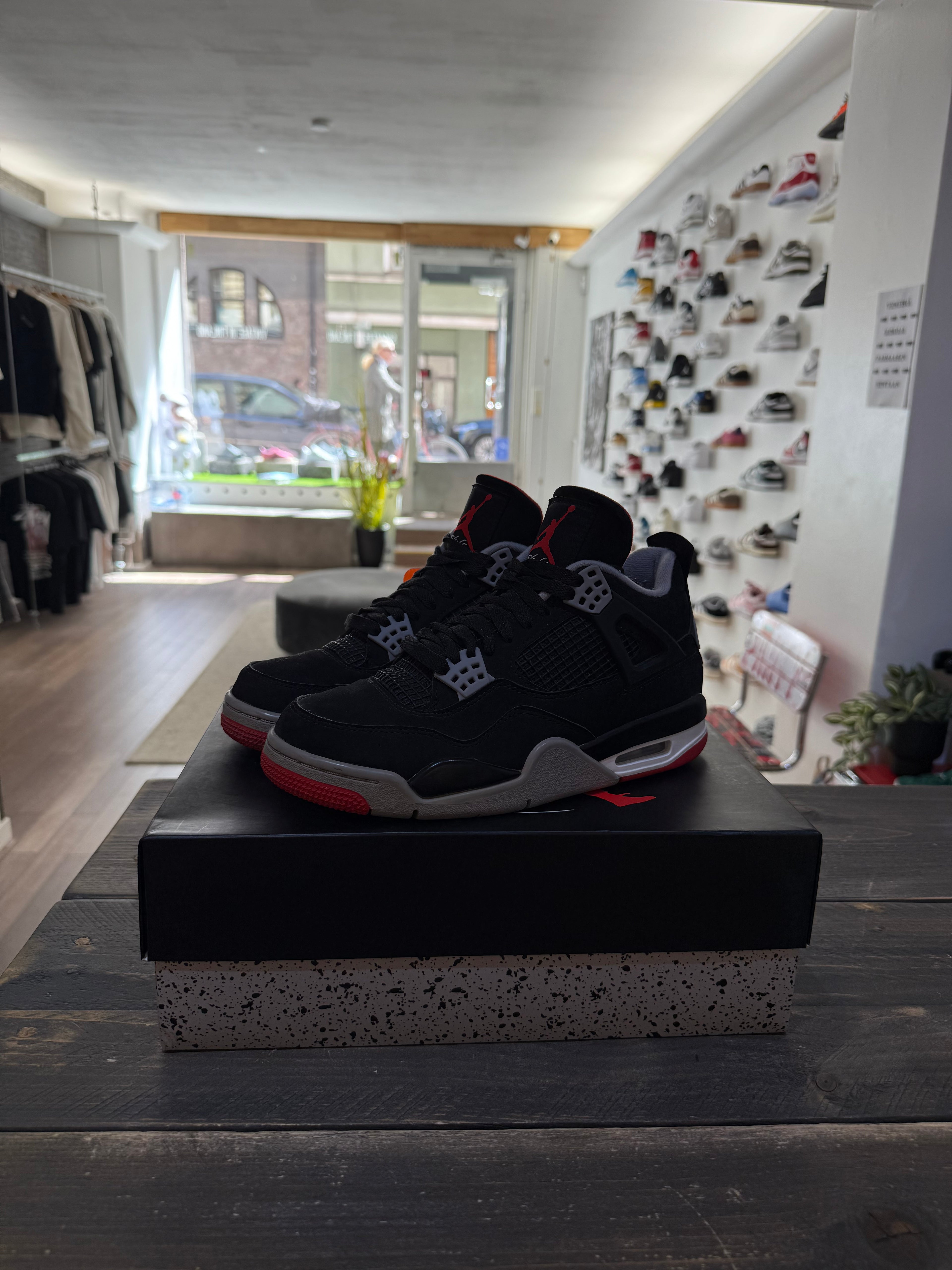Jordan 4 Bred 2019 (Eu: 40.5)